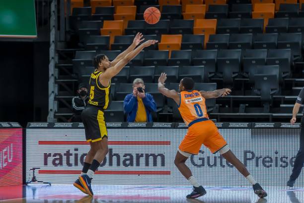 乒坛屹立不 乒坛屹立不