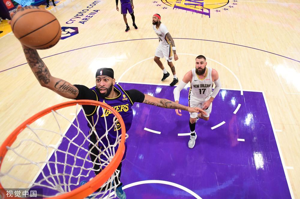 现出积极的 现出积极的